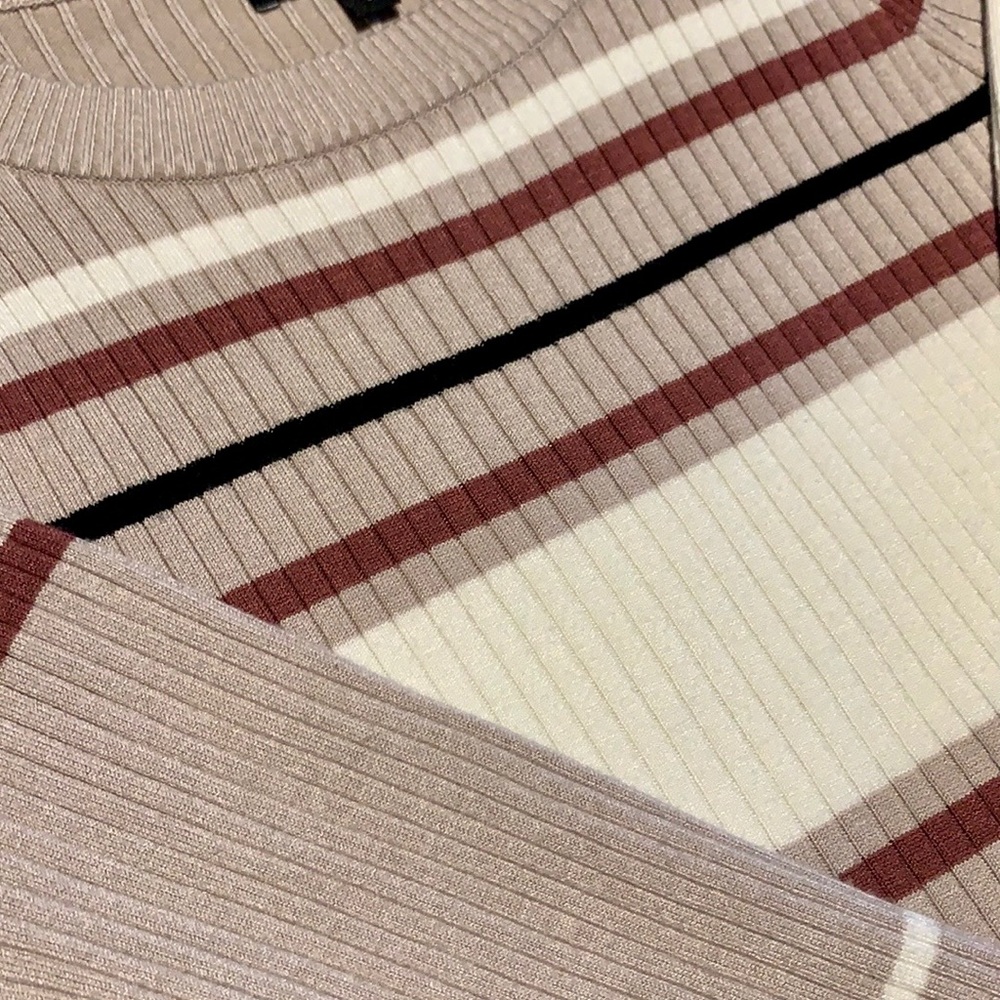 Express Sweater - Picture 3 of 3